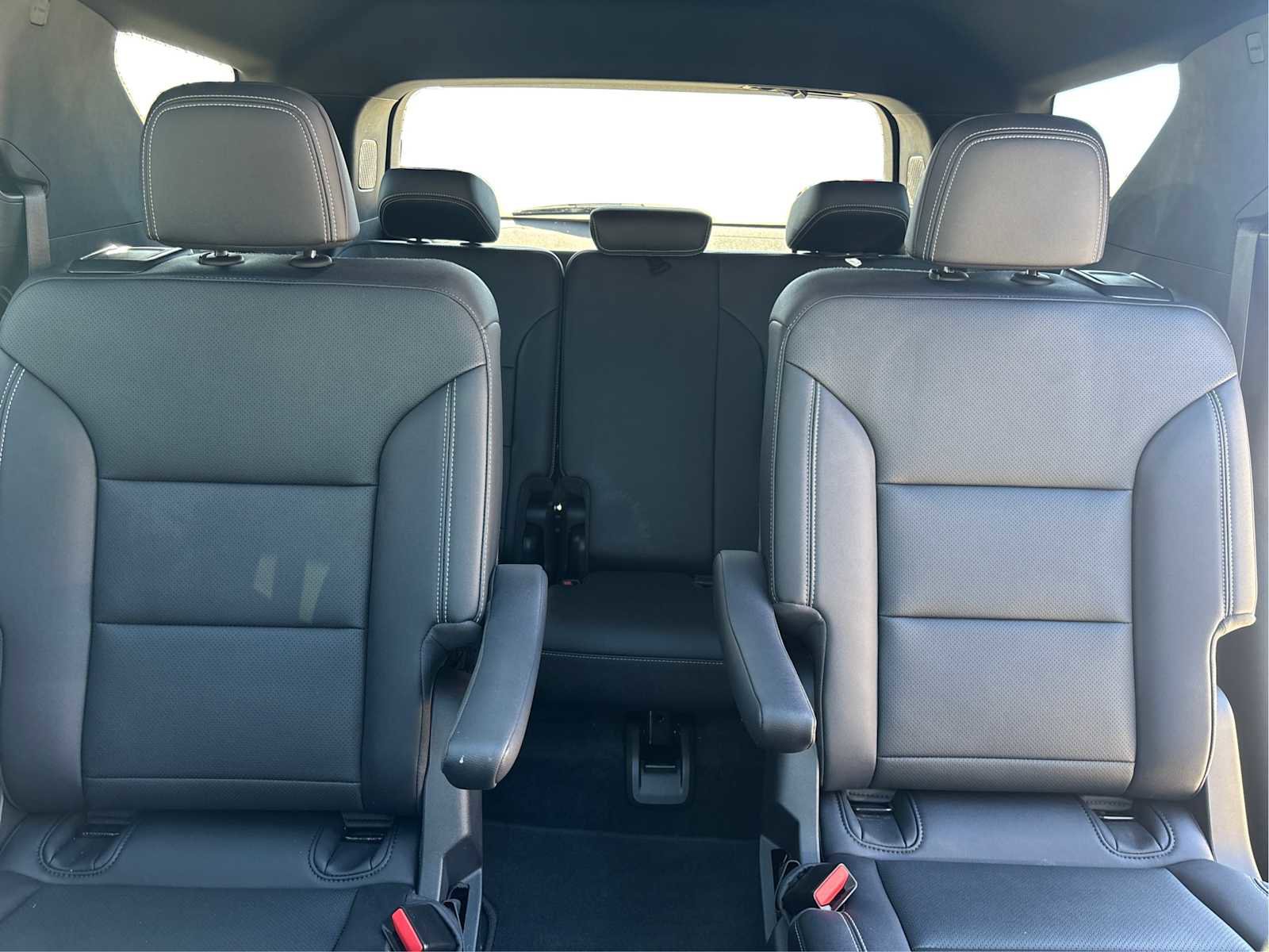 Used 2025 Chevrolet Traverse LT w/ Sun and Wheel Package image 16