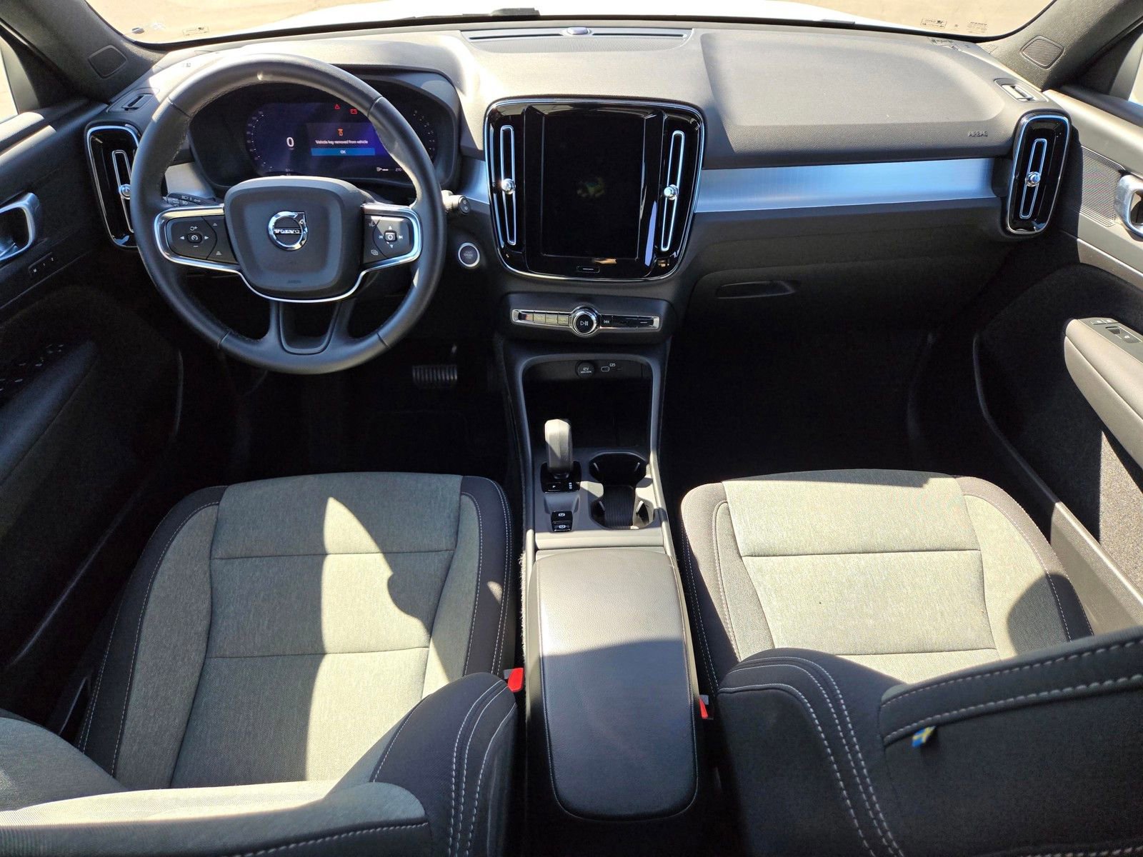 Certified 2025 Volvo XC40 B5 Core image 12