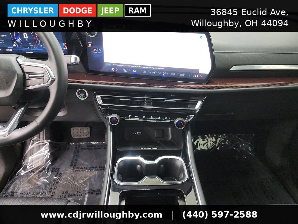 Used 2025 Chevrolet Traverse Z71 AWD/4WD image 20