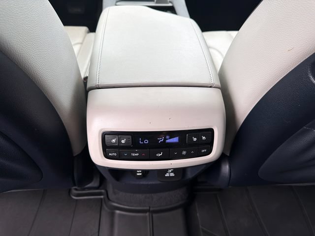 Used 2023 Hyundai Palisade Limited w/ Winter Package FWD image 21