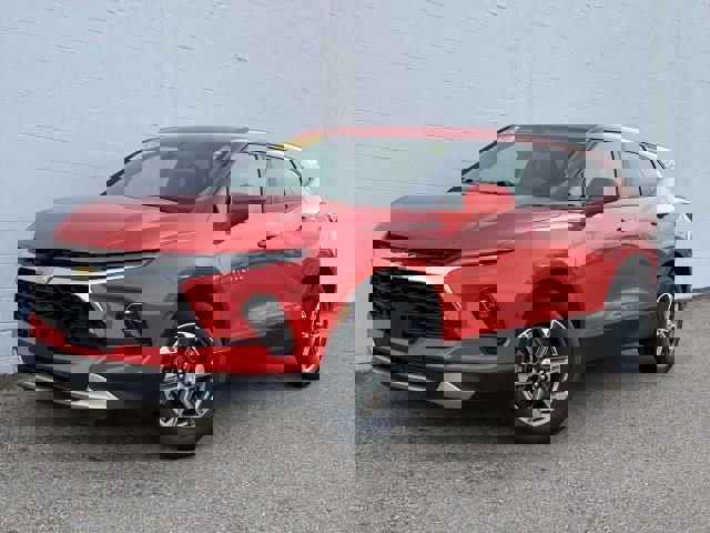 Used 2025 Chevrolet Blazer LT image 1