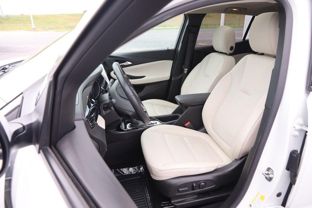 Used 2023 Buick Encore GX Essence w/ Experience Buick Package FWD image 10
