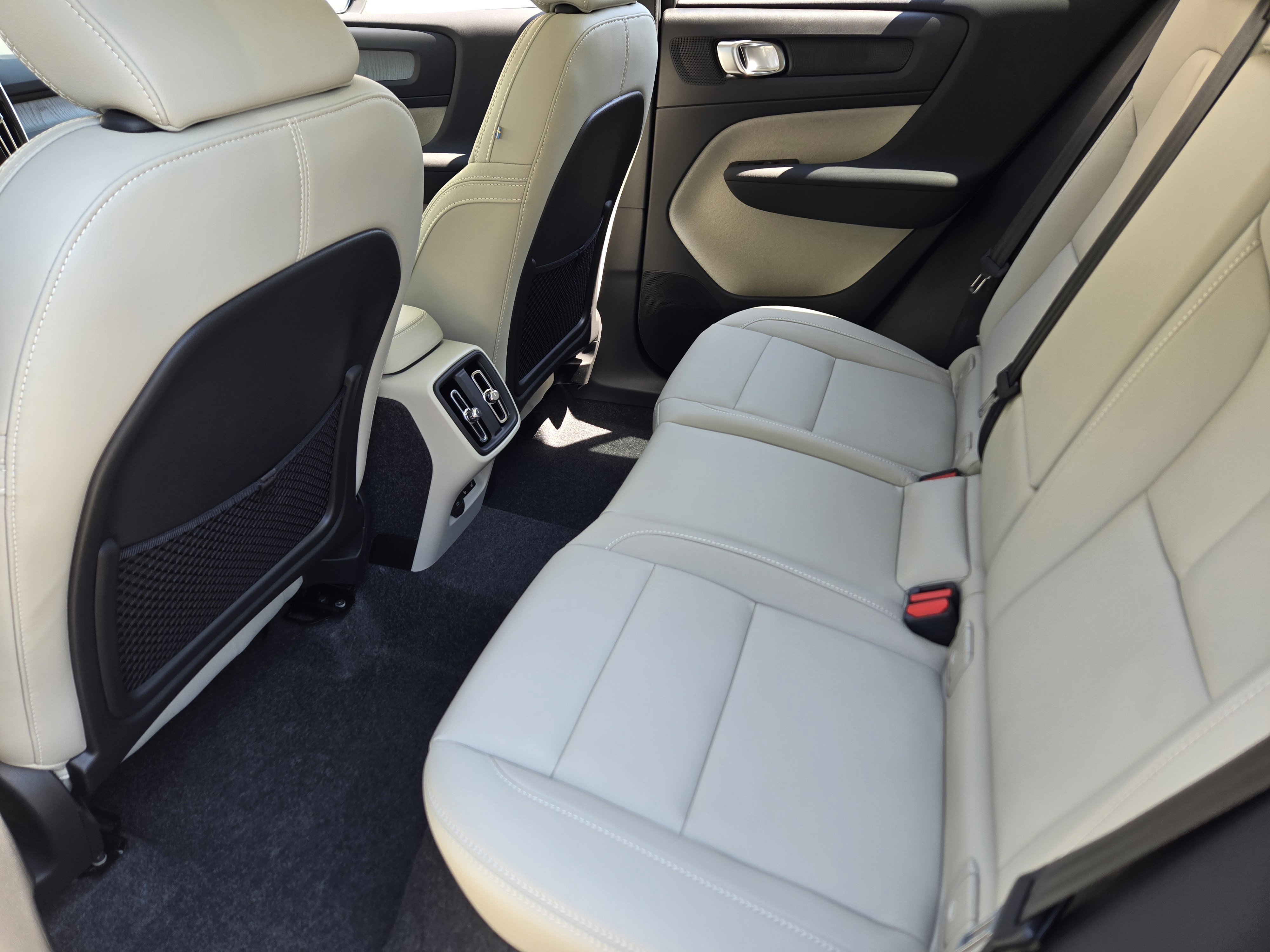 New 2026 Volvo XC40 B5 Plus w/ Protection Package Premier image 32