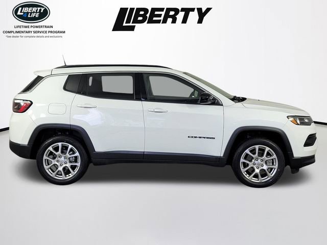 Used 2023 Jeep Compass Latitude image 2