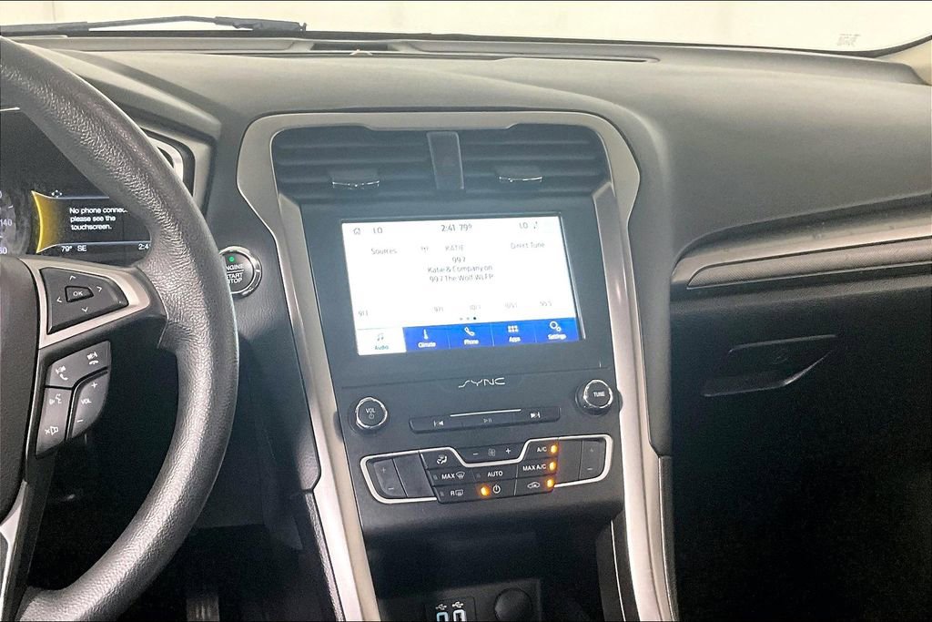 Used 2020 Ford Fusion SE image 6