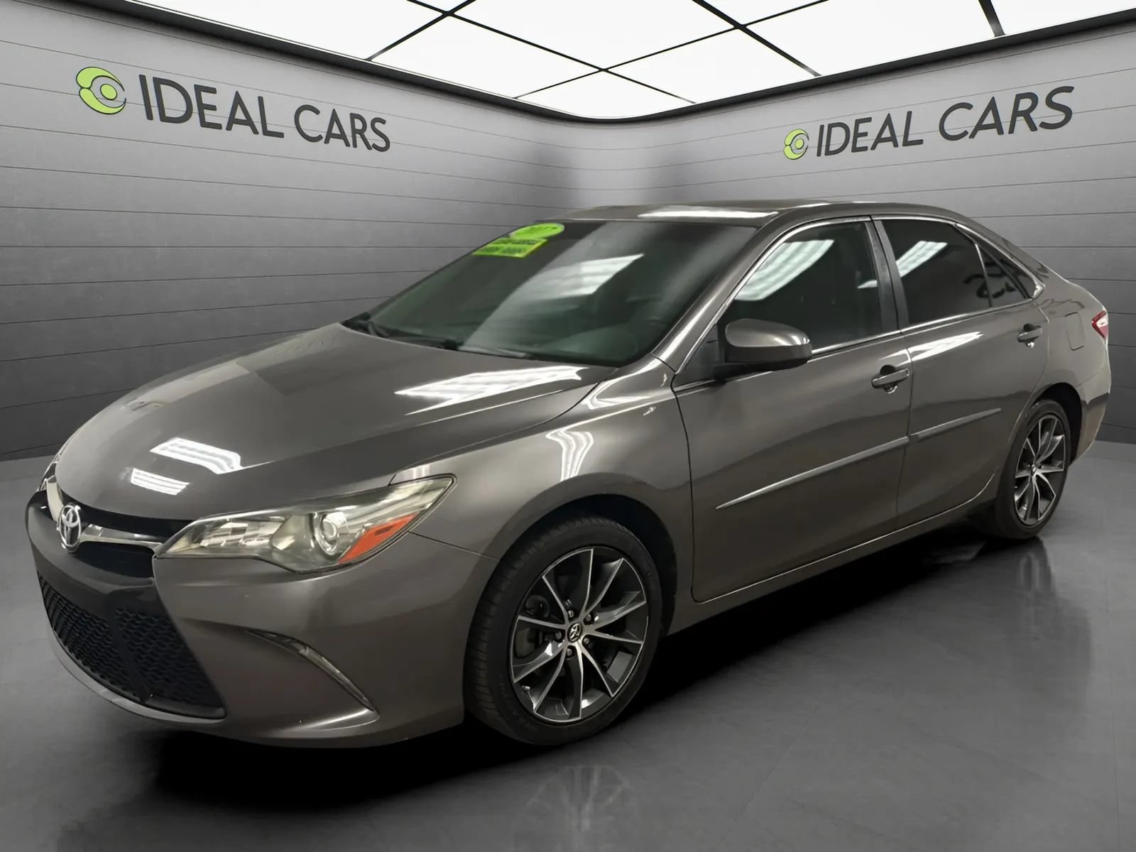 Used 2017 Toyota Camry XSE w/ Moonroof Package FWD image 1