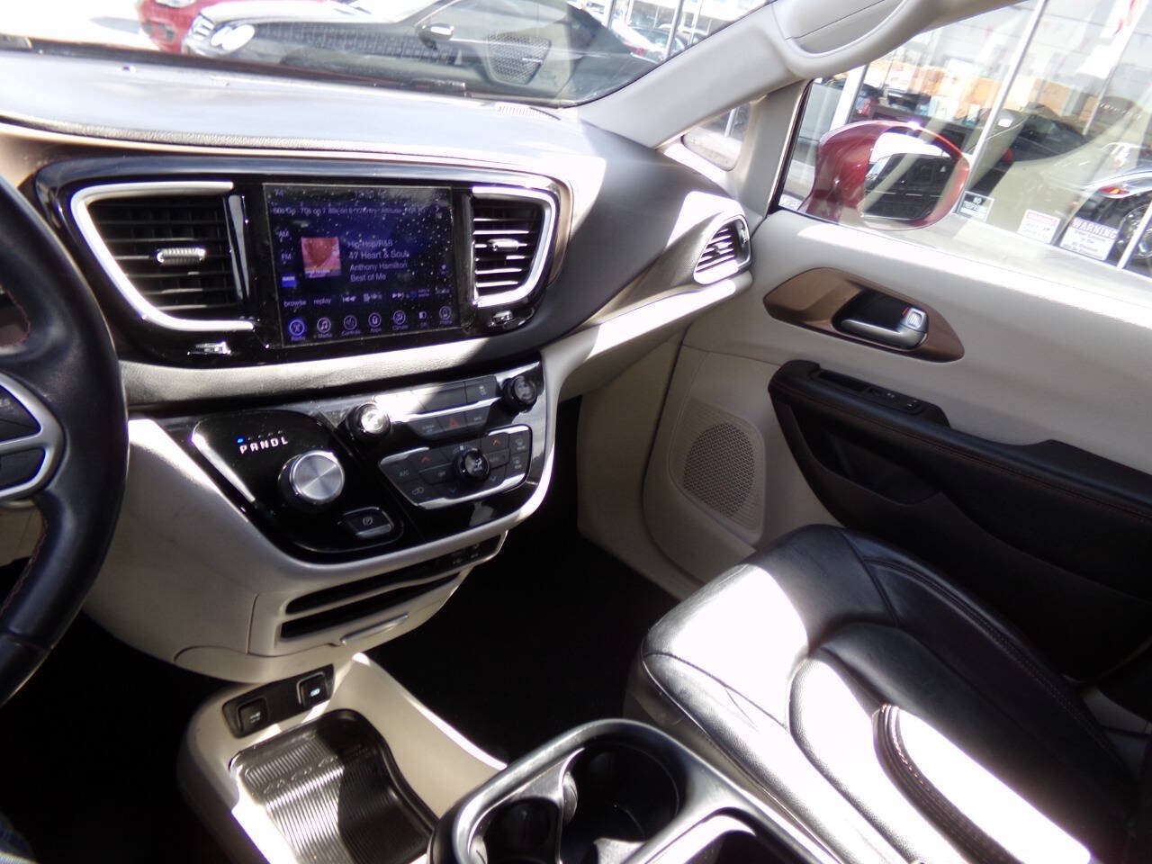 Used 2017 Chrysler Pacifica Touring-L w/ Tire & Wheel Group FWD image 63