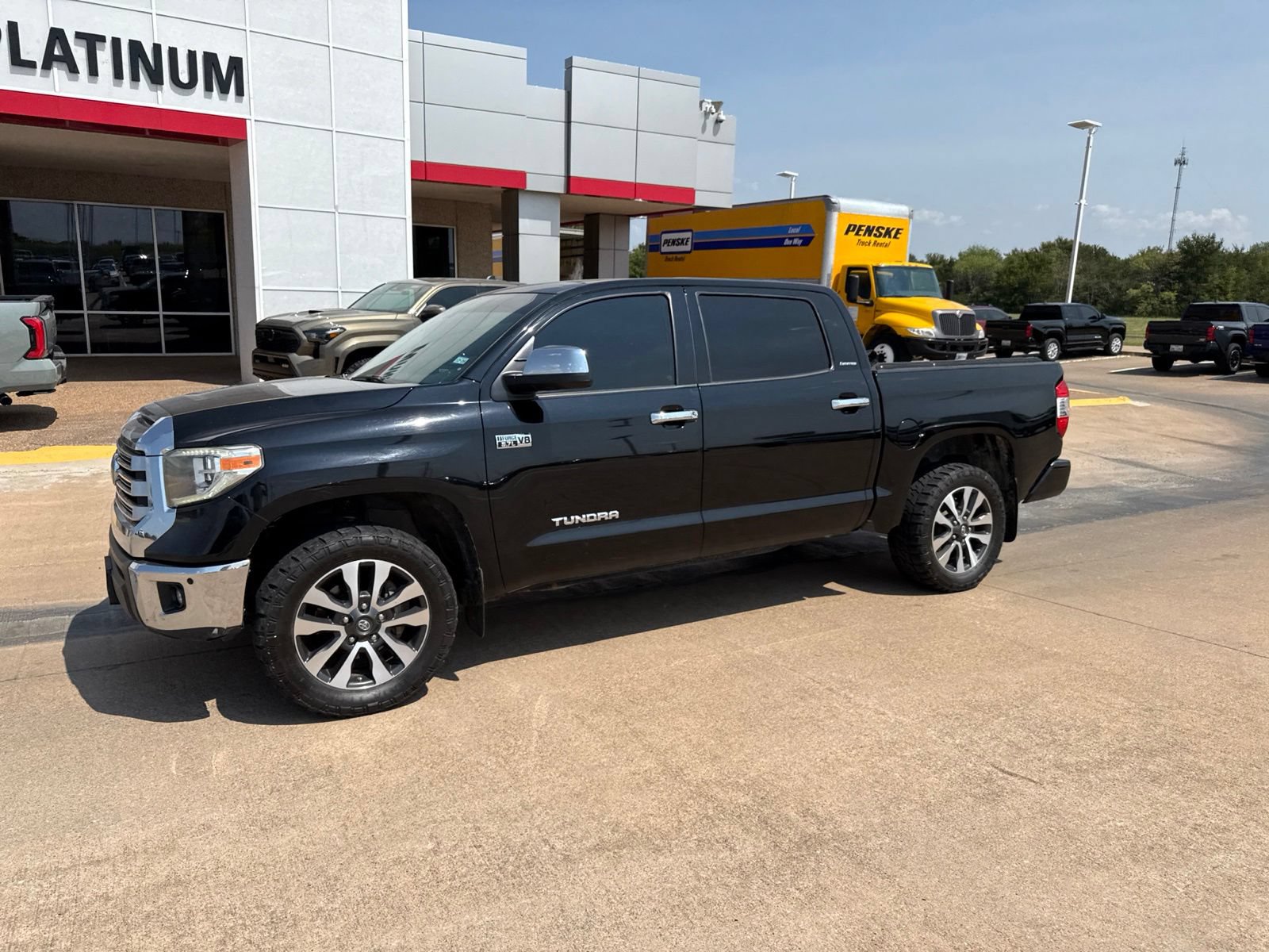 Used 2018 Toyota Tundra Limited w/ Limited Premium Package AWD/4WD video 3