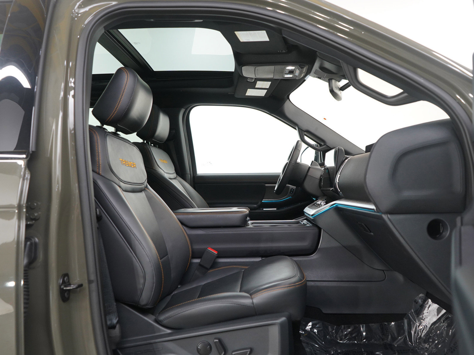 Used 2025 Ford Expedition Tremor AWD/4WD image 13