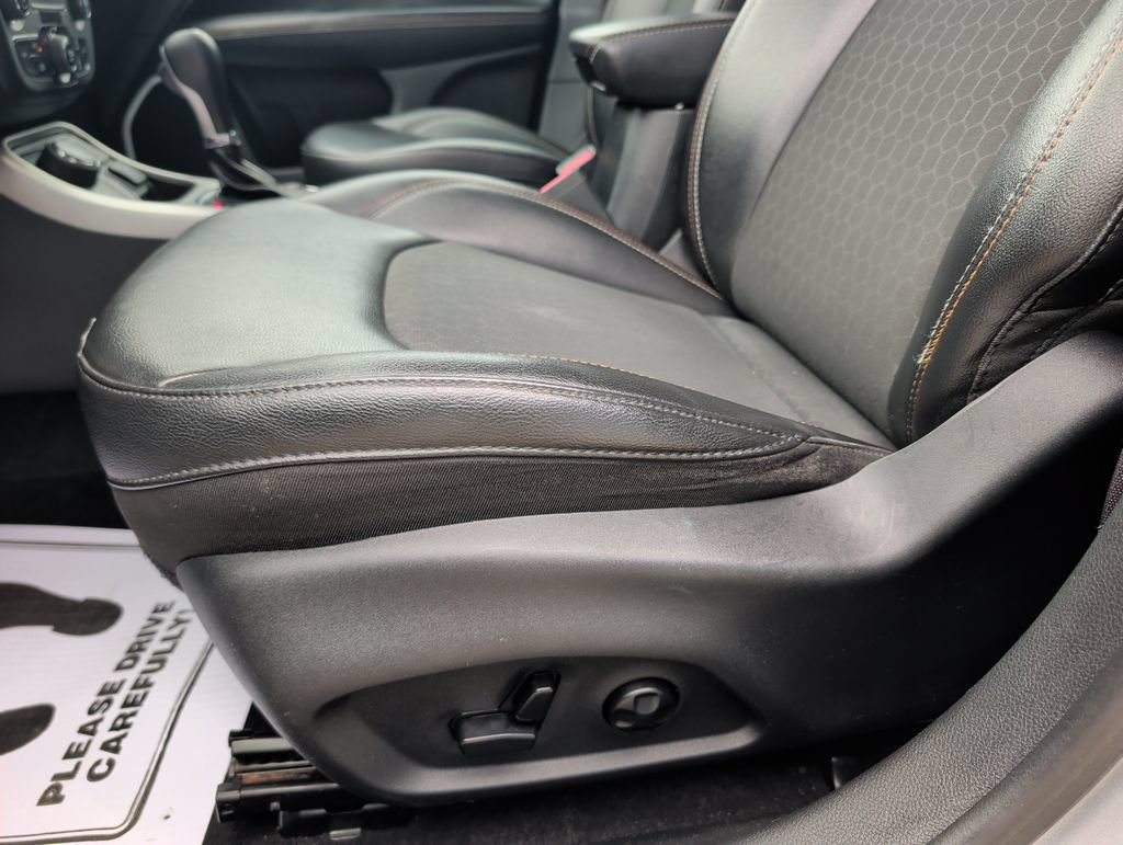 Used 2019 Jeep Compass Latitude w/ Popular Equipment Group AWD/4WD image 9