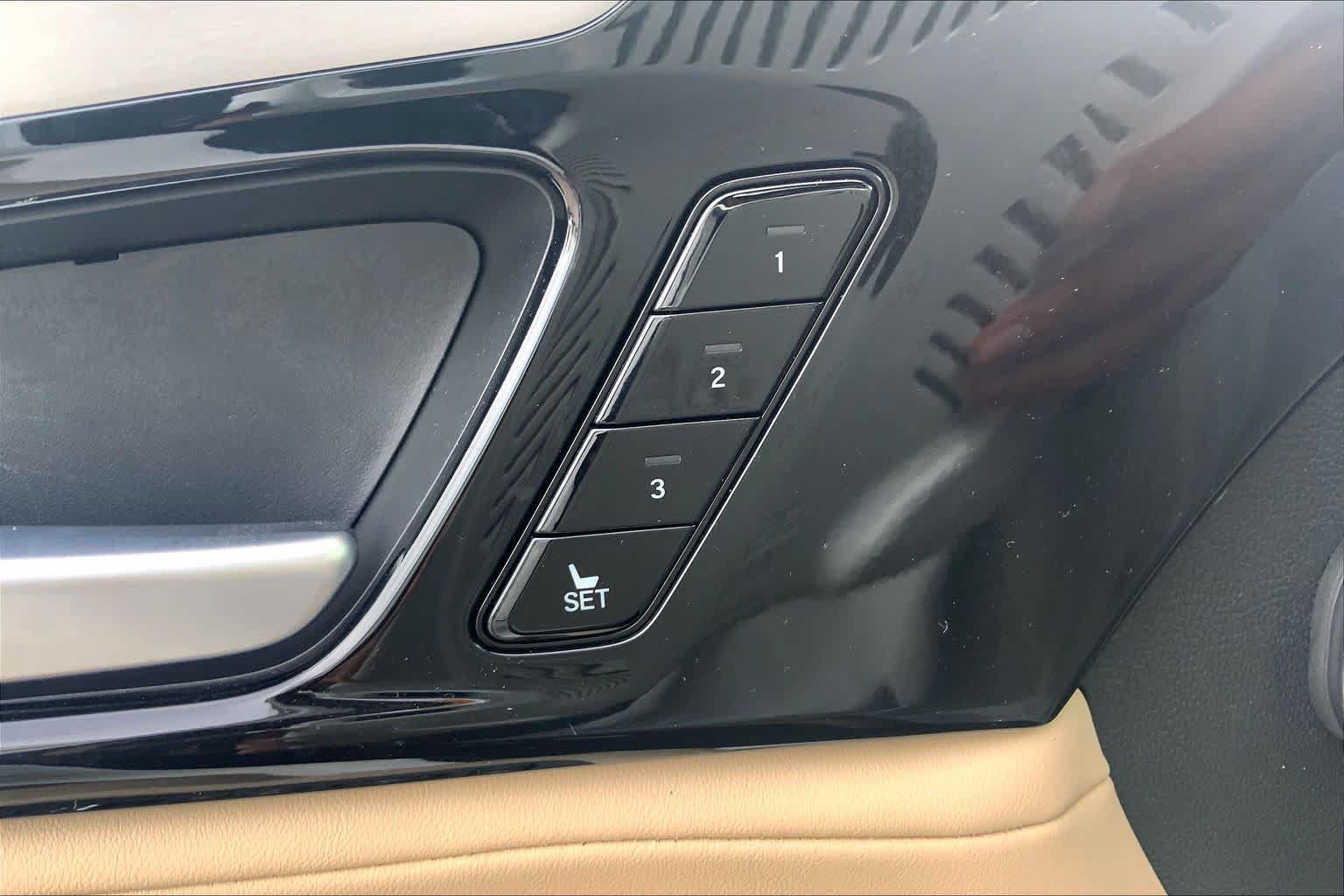 Used 2026 Acura MDX w/ Technology Package FWD image 32