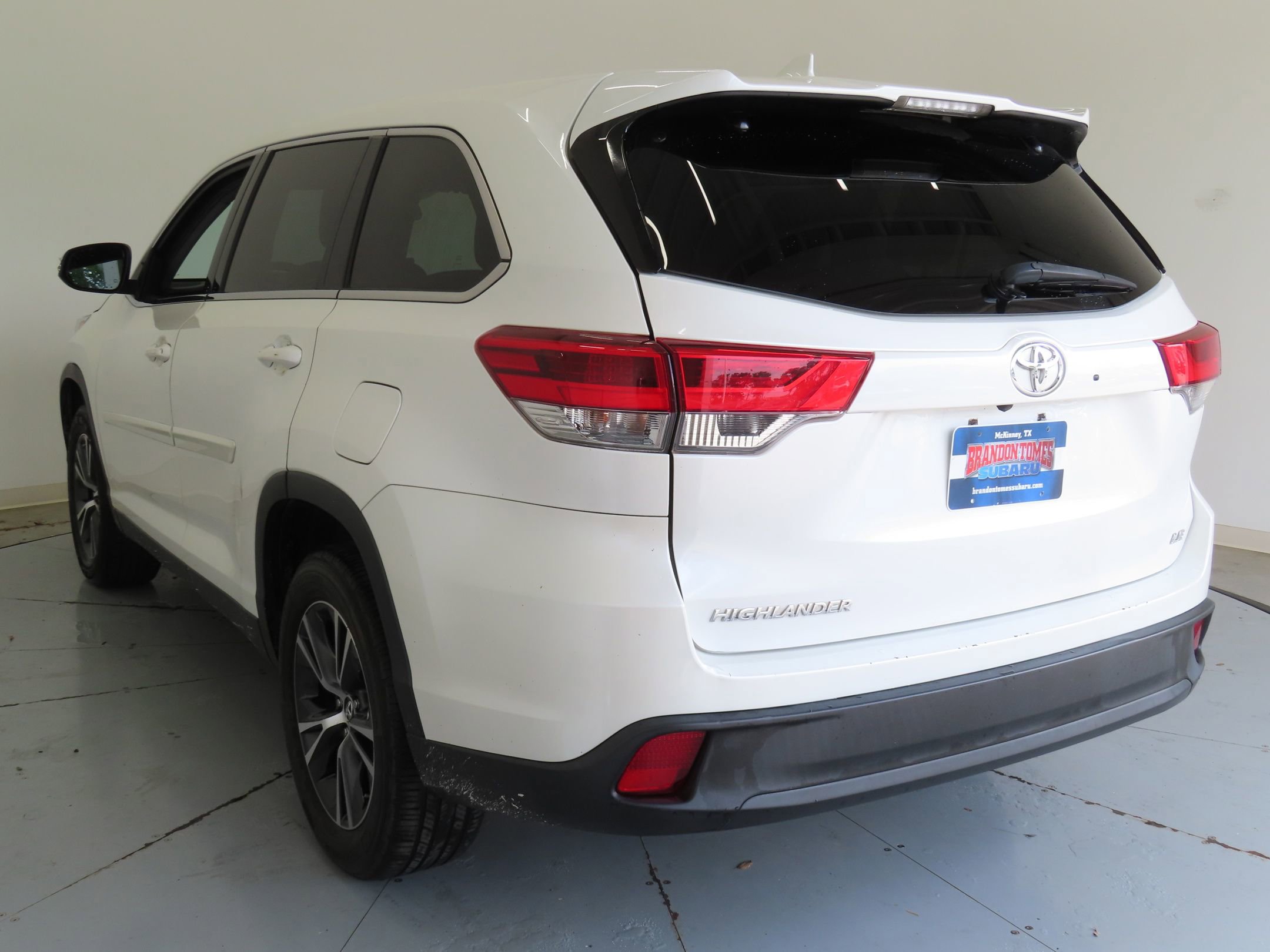 Used 2019 Toyota Highlander Plus FWD image 6