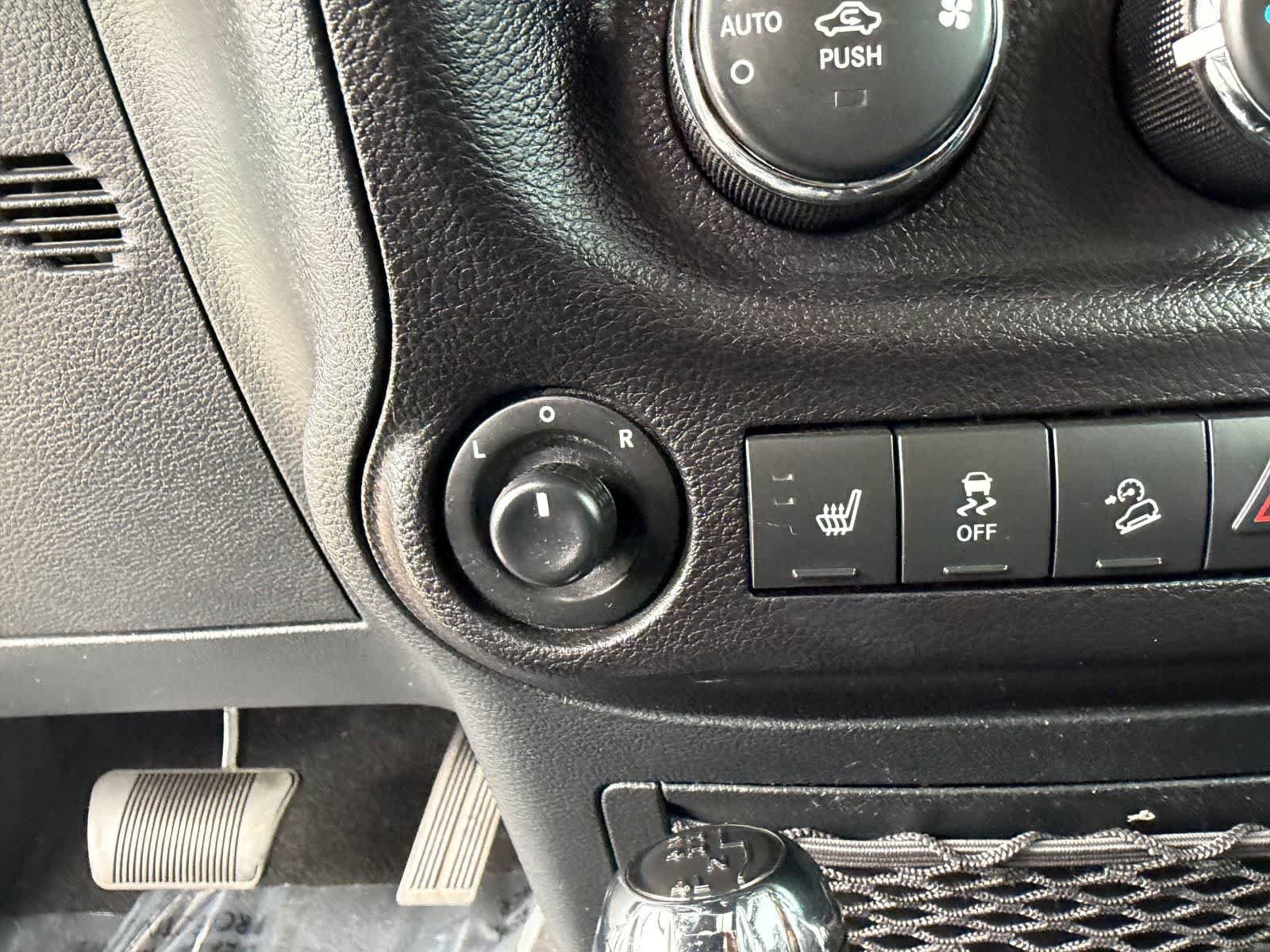 Used 2017 Jeep Wrangler Unlimited Rubicon w/ Connectivity Group AWD/4WD image 30