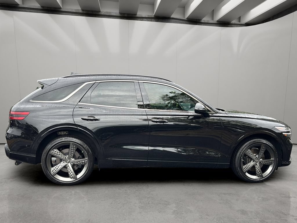 Used 2025 Genesis GV70 3.5T Sport w/ Sport Advanced Package AWD/4WD image 6