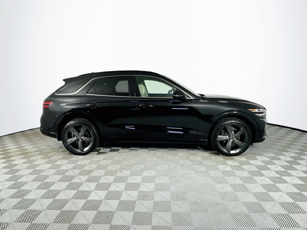 Used 2024 Genesis GV70 3.5T Sport w/ Sport Advanced Package AWD/4WD image 8