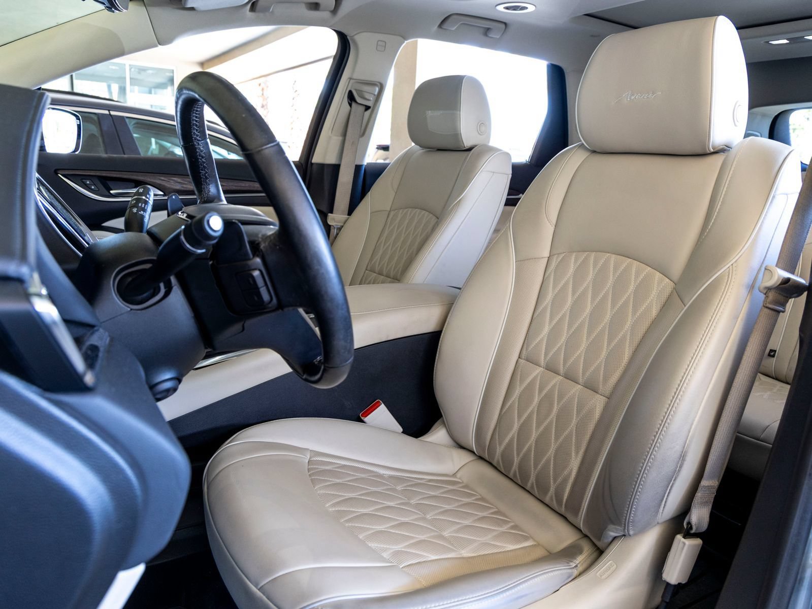 Used 2023 Buick Enclave Avenir w/ Avenir Technology Package AWD/4WD image 15