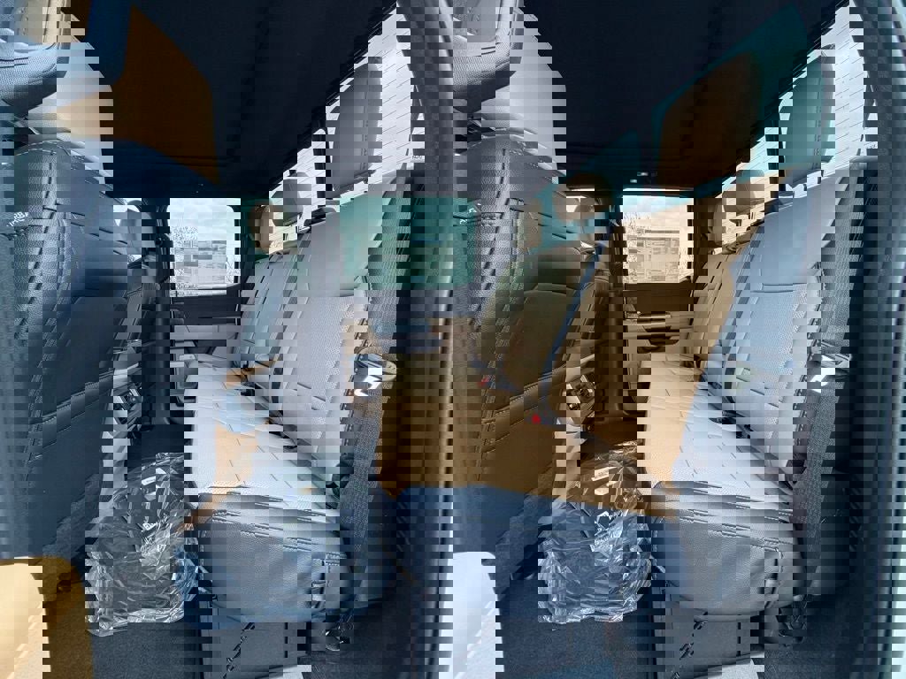 New 2026 Ford F250 Lariat w/ Lariat Ultimate Package image 28