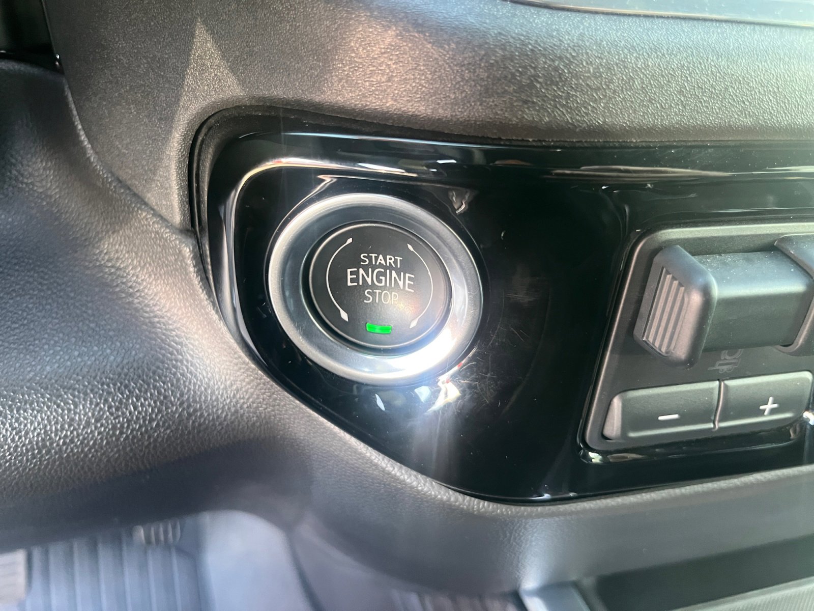 Used 2024 Chevrolet Silverado 1500 LTZ image 30