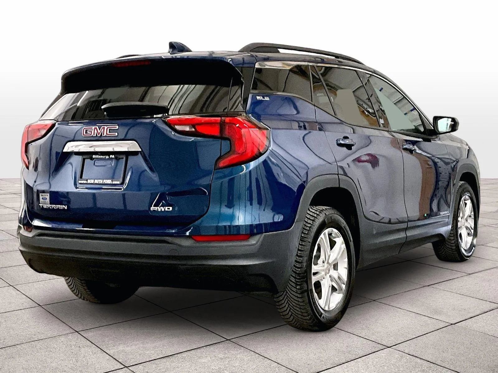 Used 2019 GMC Terrain SLE w/ Driver Convenience Package image 11