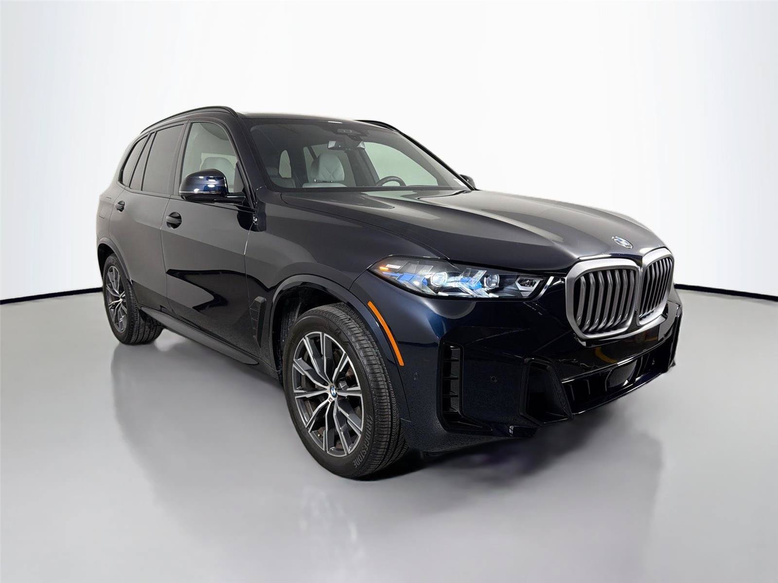 Used 2025 BMW X5 sDrive40i w/ M Sport Package RWD image 3