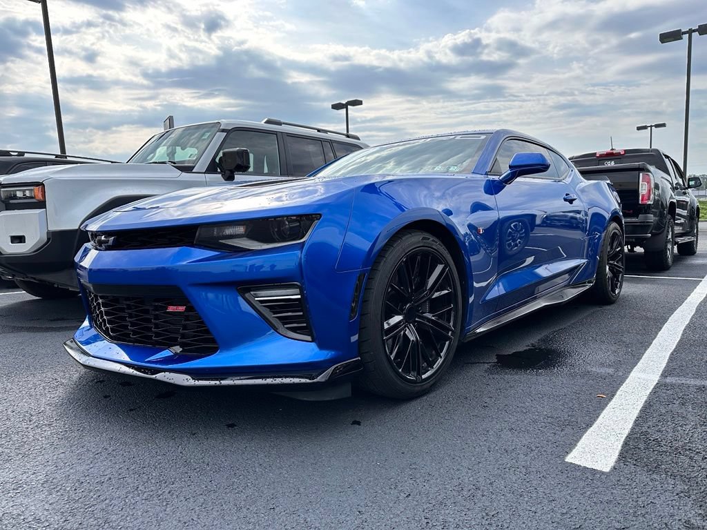 Used 2018 Chevrolet Camaro SS RWD image 2