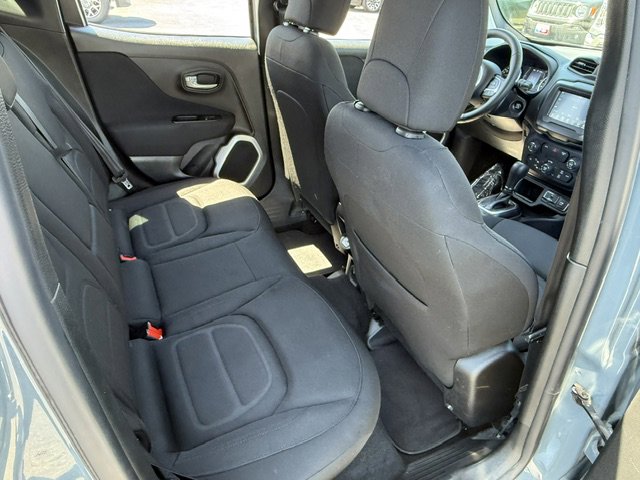 Used 2018 Jeep Renegade Latitude w/ Popular Equipment Group image 25