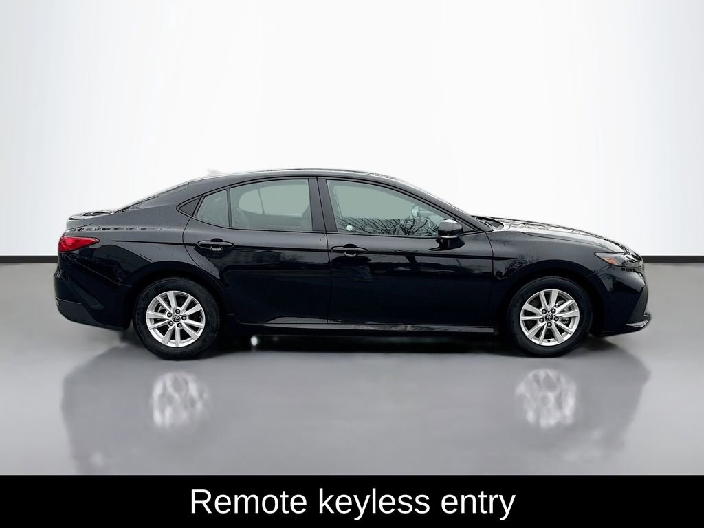 Used 2025 Toyota Camry LE image 3