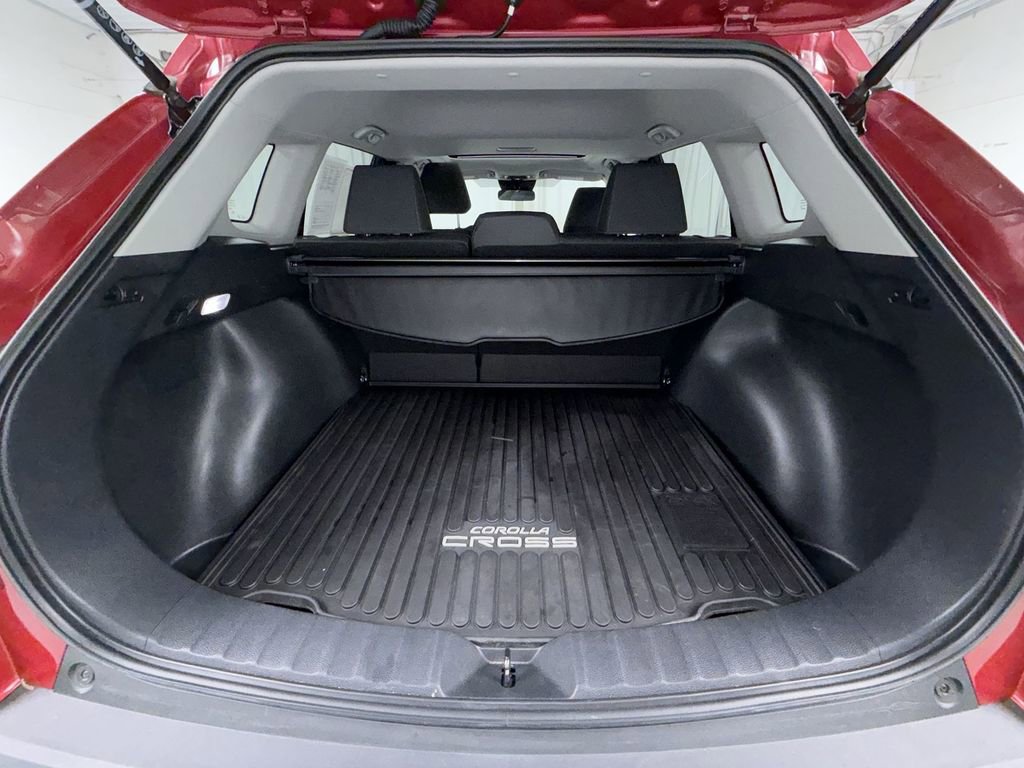 Certified 2023 Toyota Corolla Cross LE w/ Moonroof Package AWD/4WD image 17