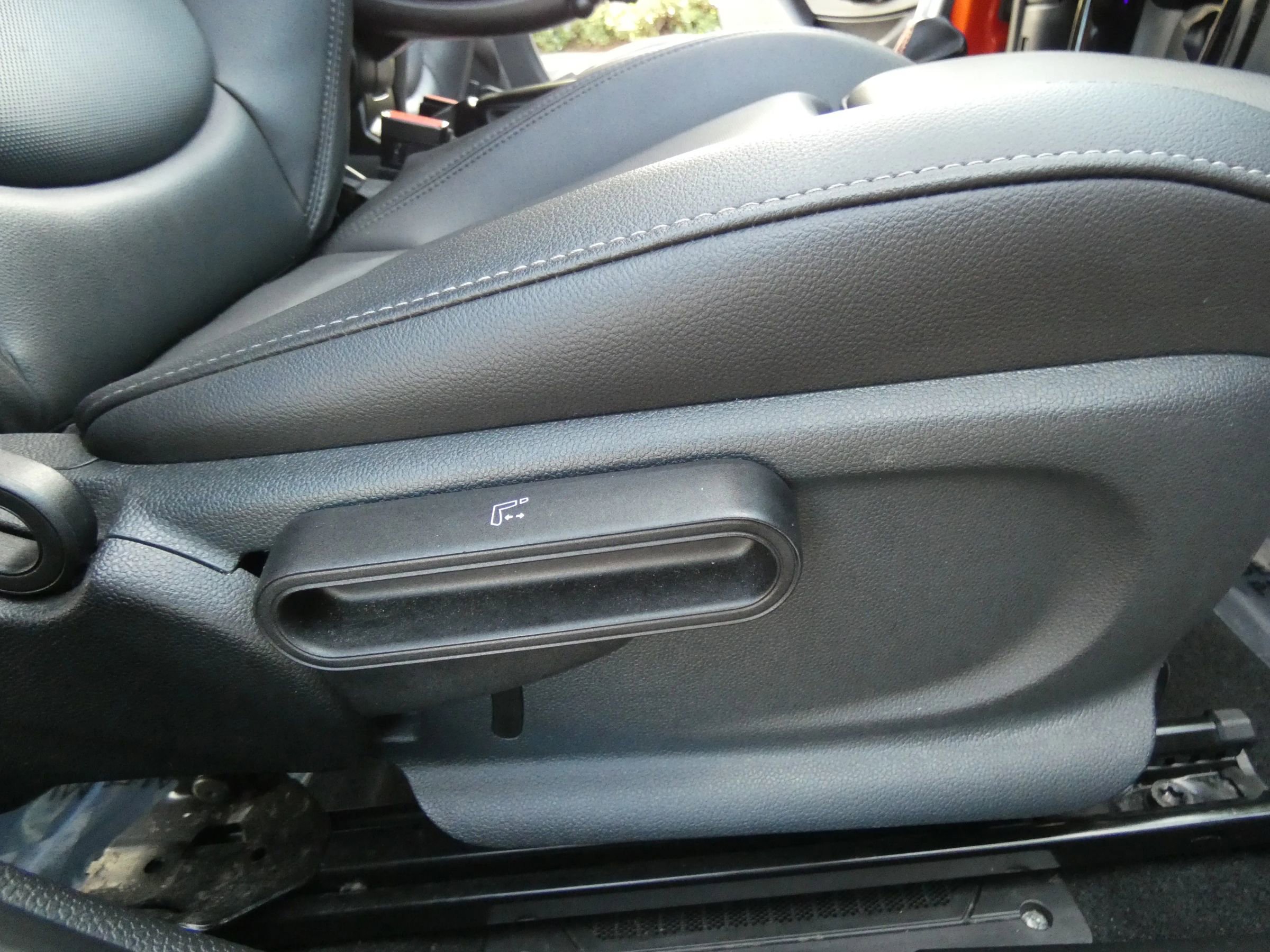 Used 2019 MINI Cooper S w/ Premium Package image 31