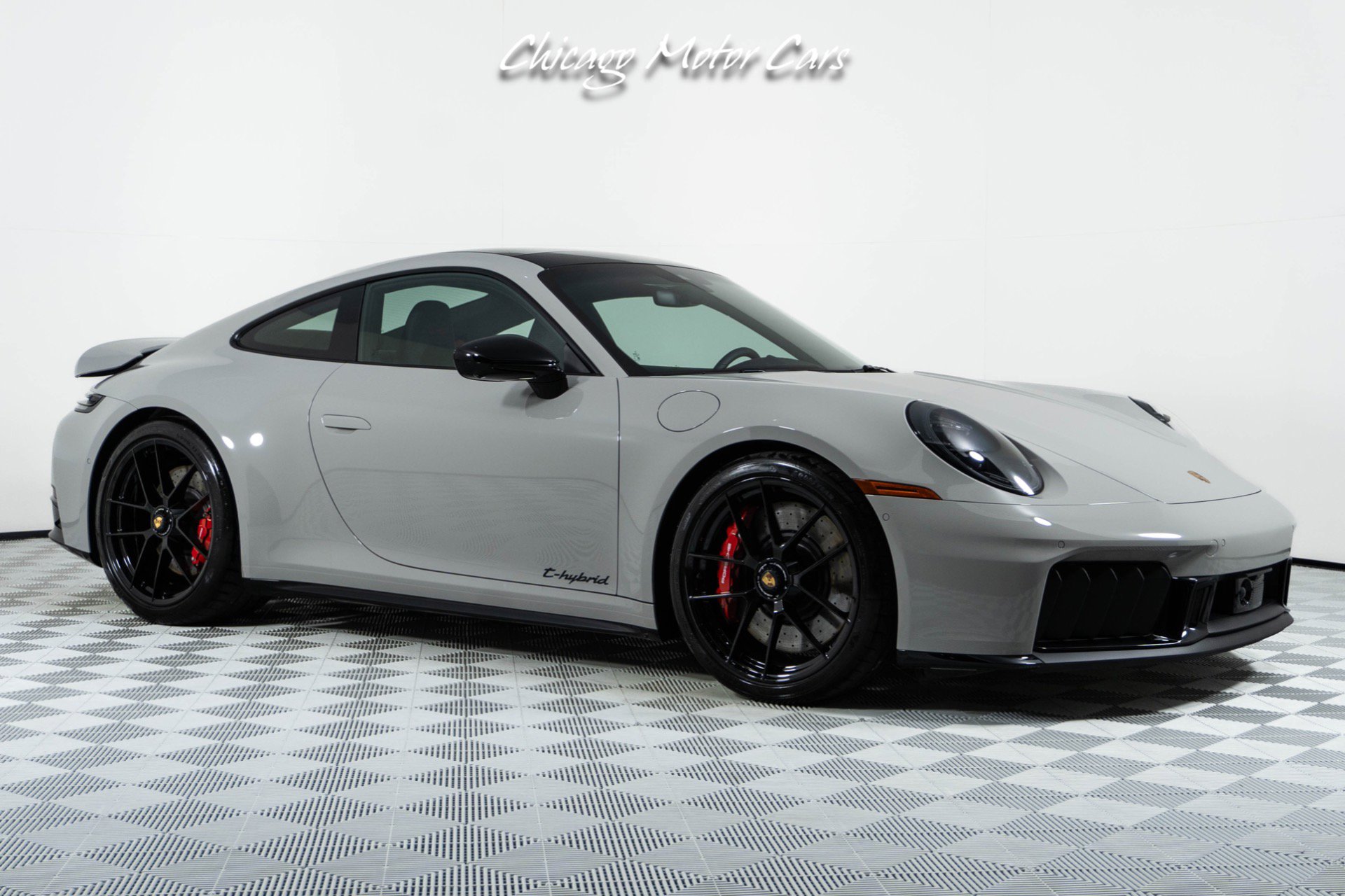 Used 2025 Porsche 911 GTS image 8