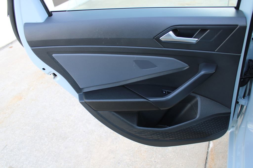 Used 2025 Volkswagen Jetta SE w/ Sunroof Package image 21
