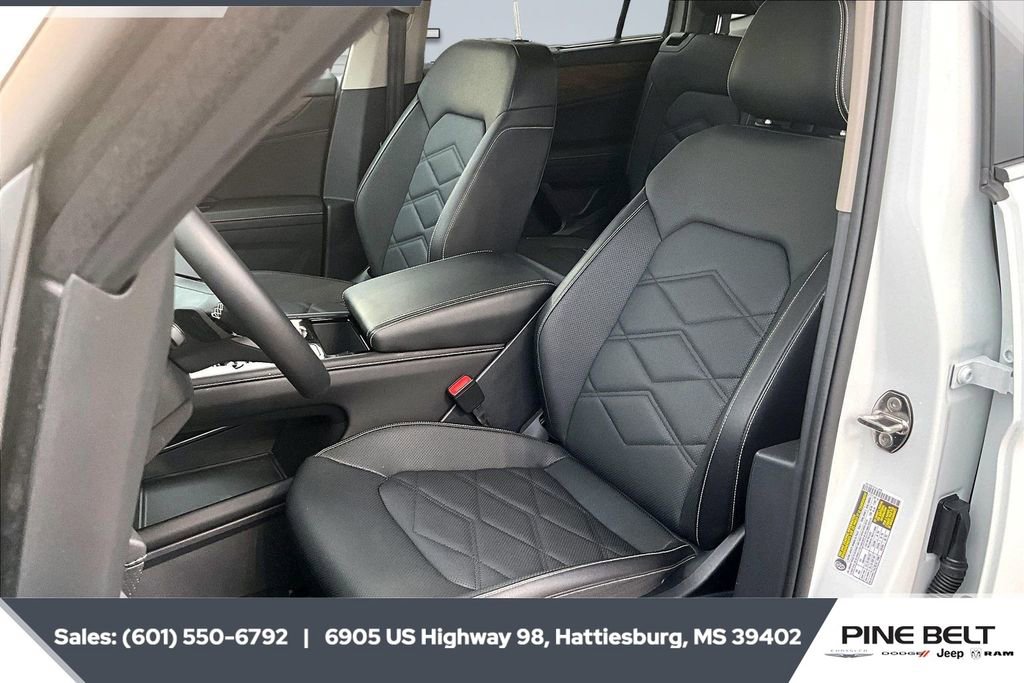 Used 2025 Volkswagen Atlas SE image 18