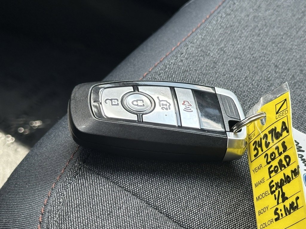 Used 2025 Ford Explorer Active image 33