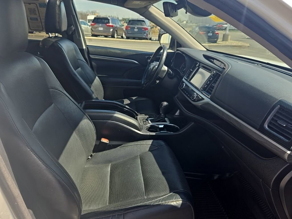 Used 2018 Toyota Highlander Limited image 33