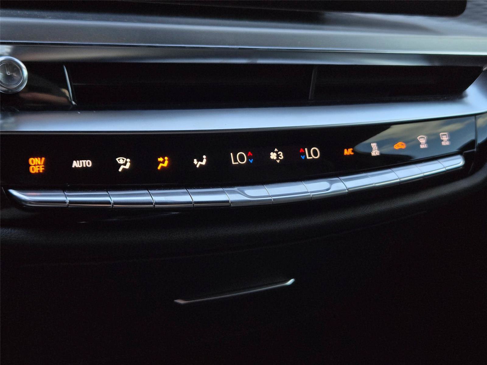 New 2026 Cadillac Lyriq Premium Luxury AWD/4WD image 20