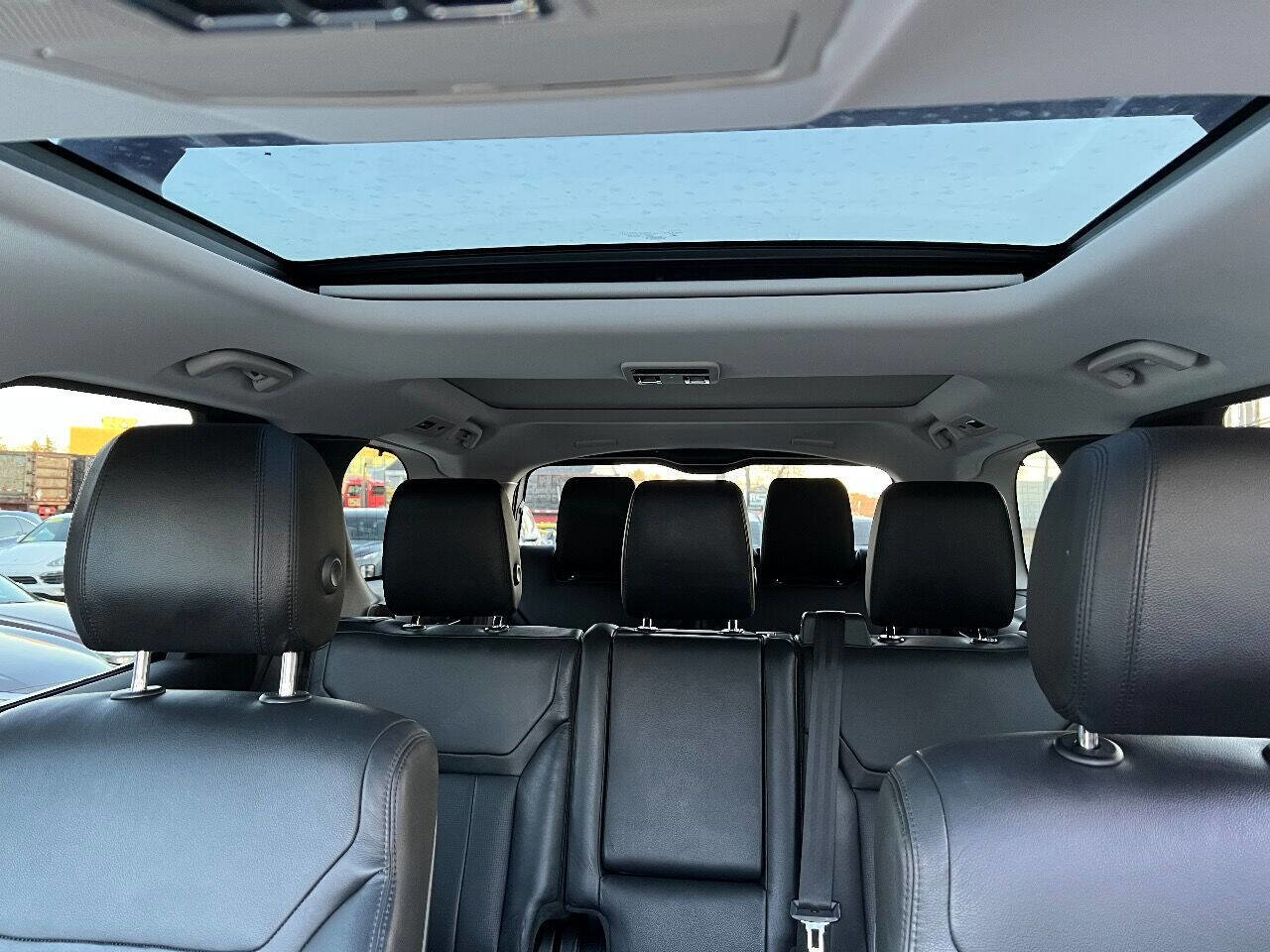 Used 2017 Land Rover Discovery HSE image 29