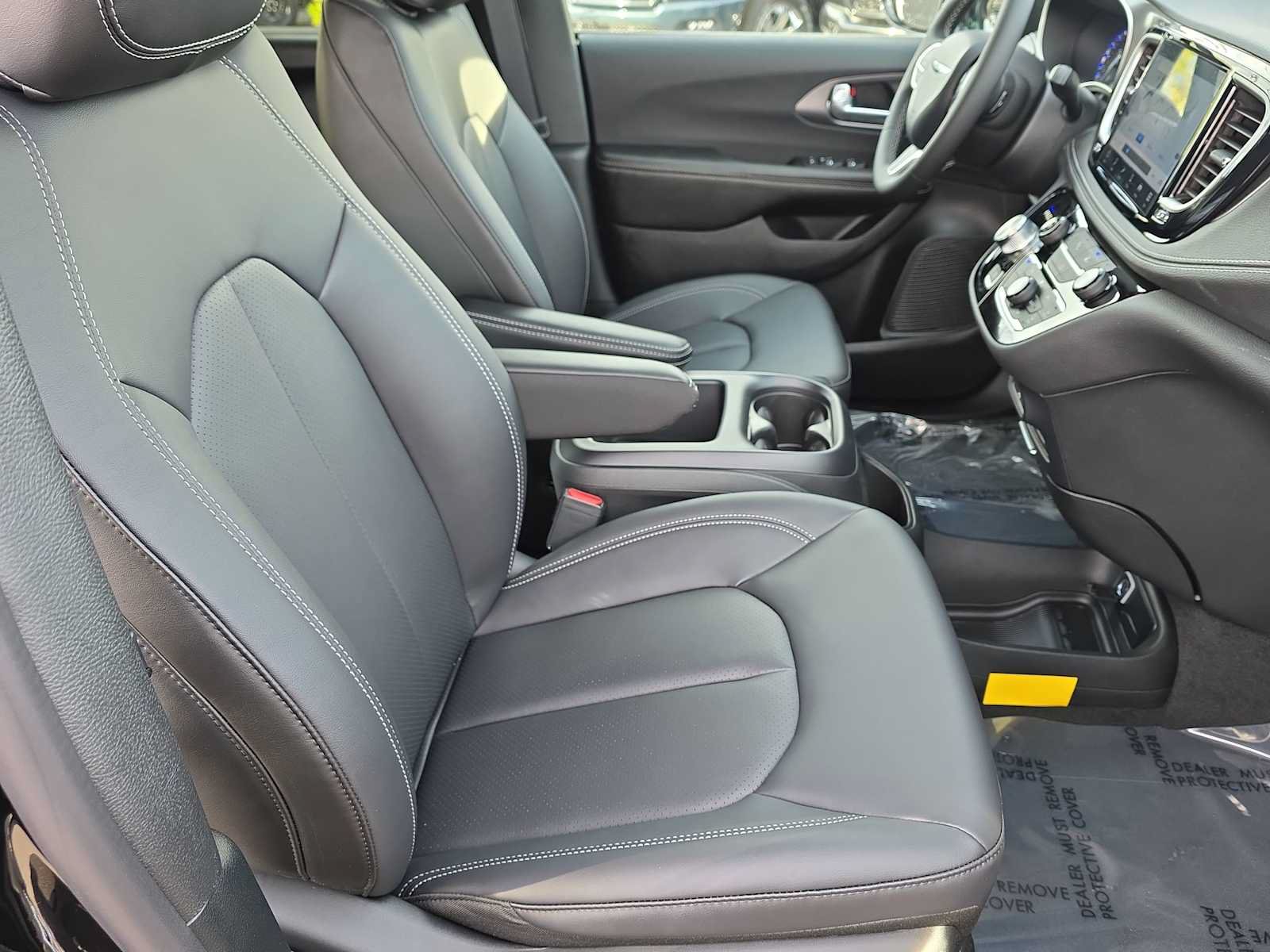 Used 2026 Chrysler Pacifica Select FWD image 18