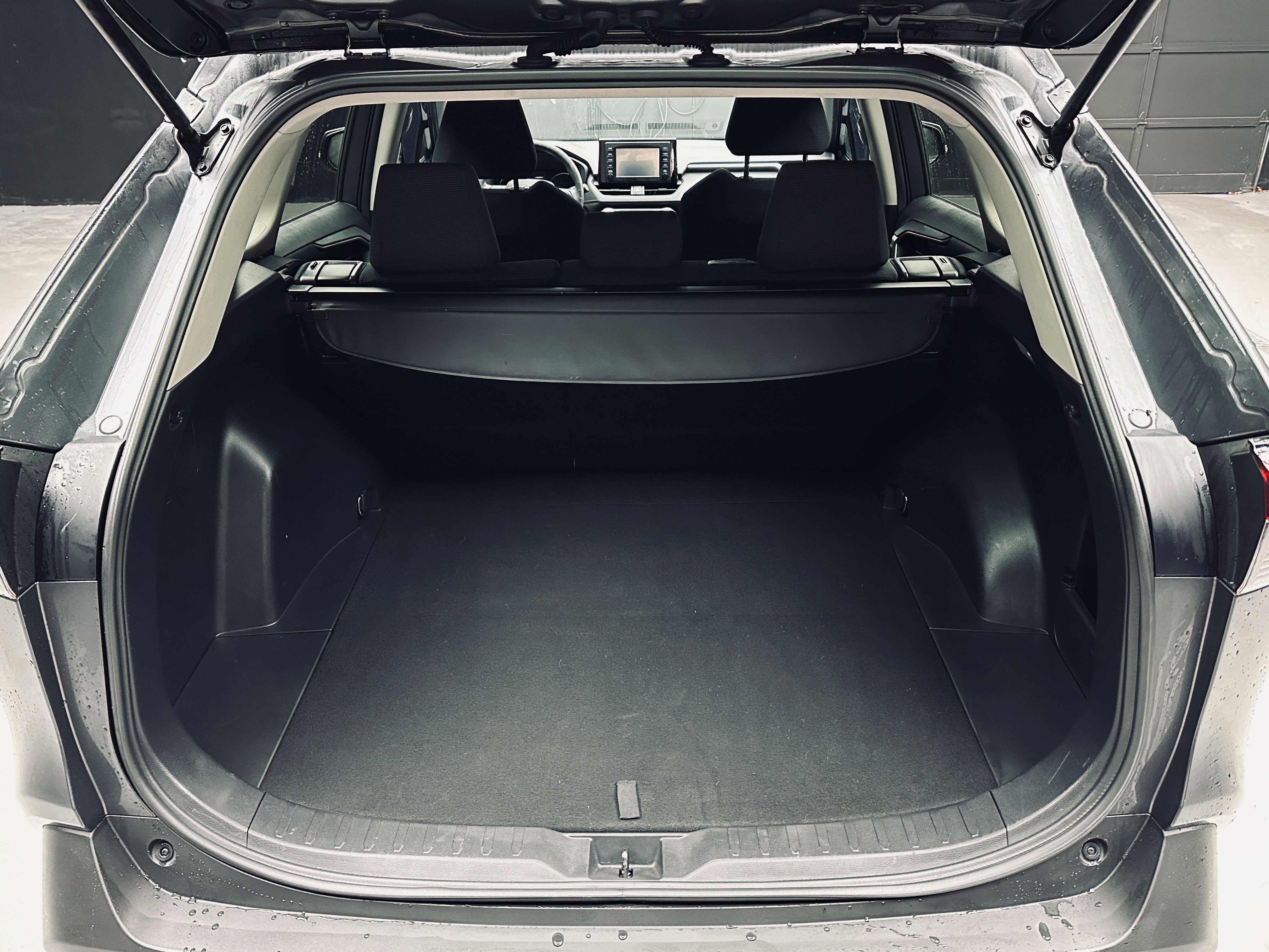 Used 2019 Toyota RAV4 LE w/ Carpet Mat Package FWD image 35