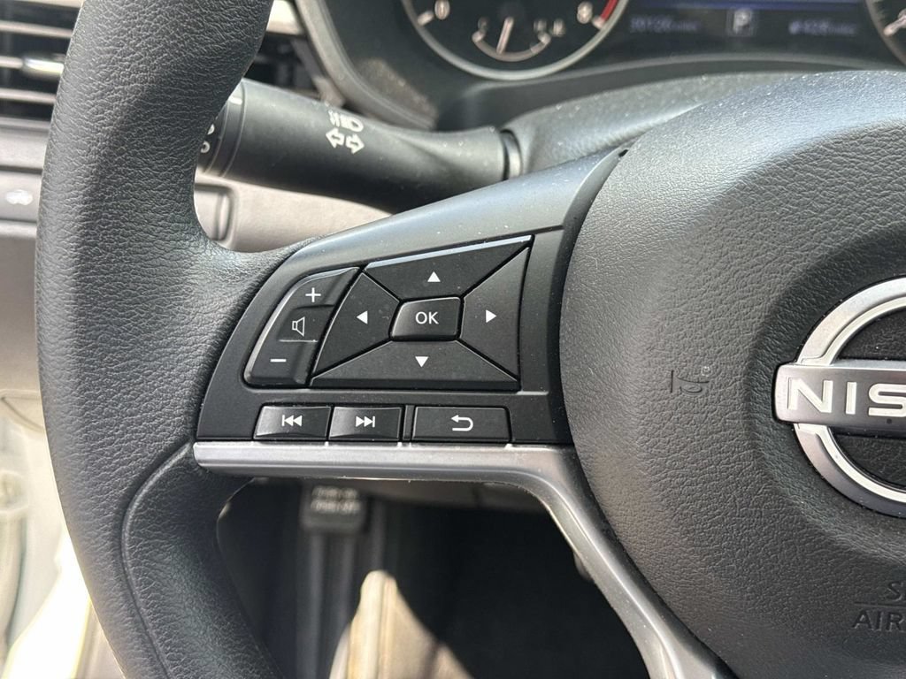 Used 2025 Nissan Altima 2.5 SV FWD image 35