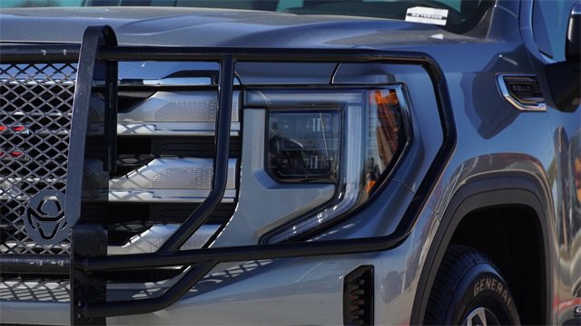 Used 2025 GMC Sierra 1500 SLE image 4