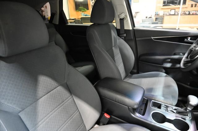 Used 2019 Kia Sorento LX image 9