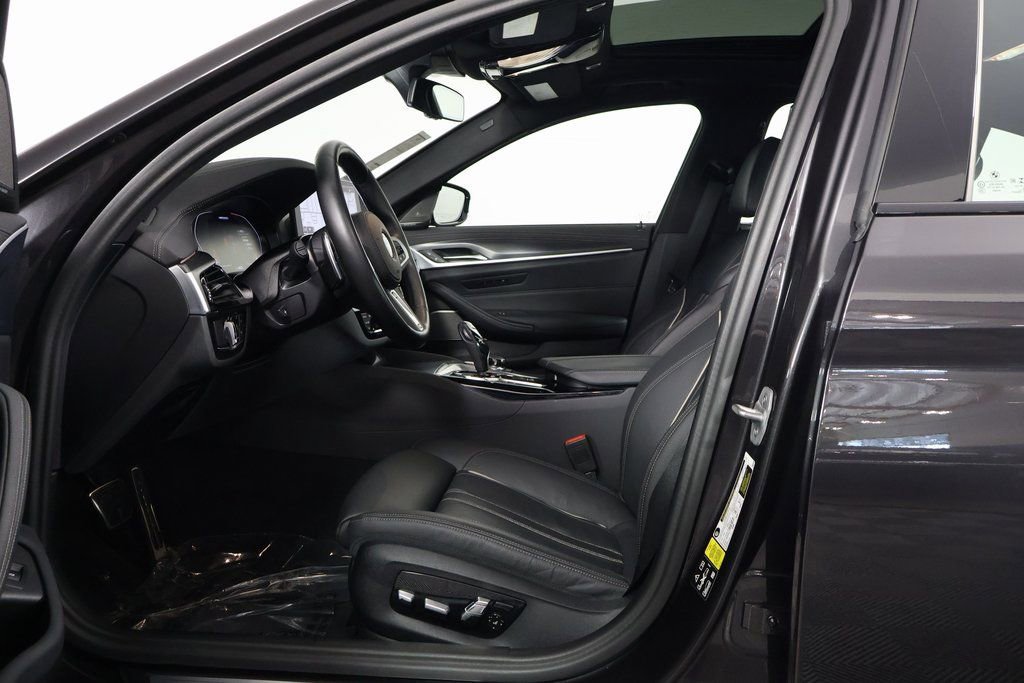 Used 2023 BMW M550i xDrive w/ Executive Package image 10