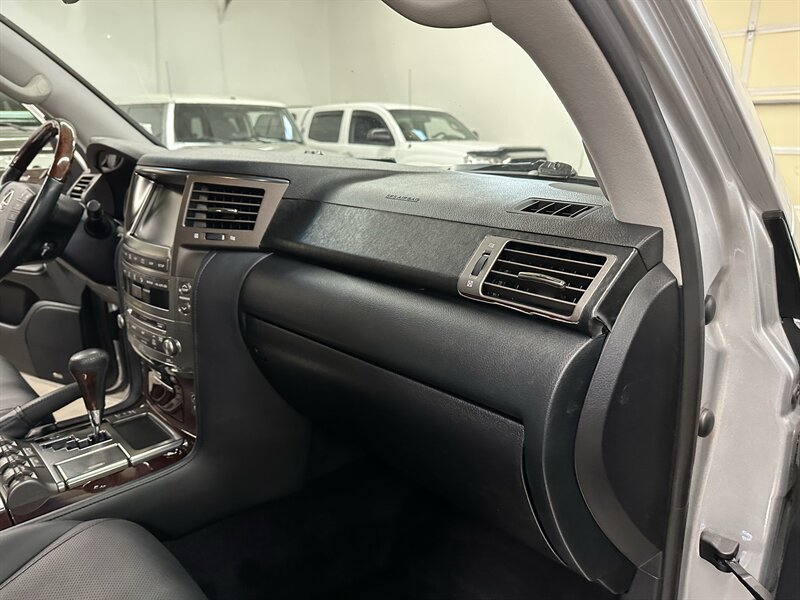 Used 2011 Lexus LX 570 4WD w/ Luxury Pkg image 36