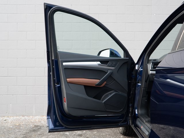 Certified 2025 Audi Q5 2.0T Premium w/ Convenience Plus Package image 15