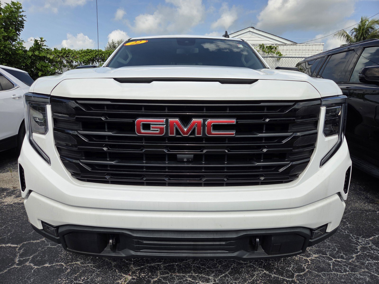 Used 2022 GMC Sierra 1500 Elevation w/ Elevation Premium Package AWD/4WD image 2