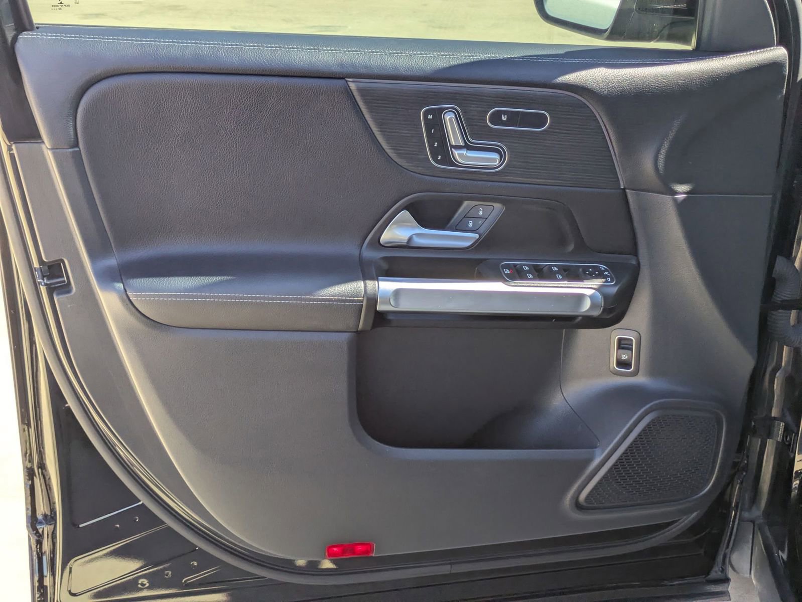 Used 2023 Mercedes-Benz GLB 250 4MATIC image 11