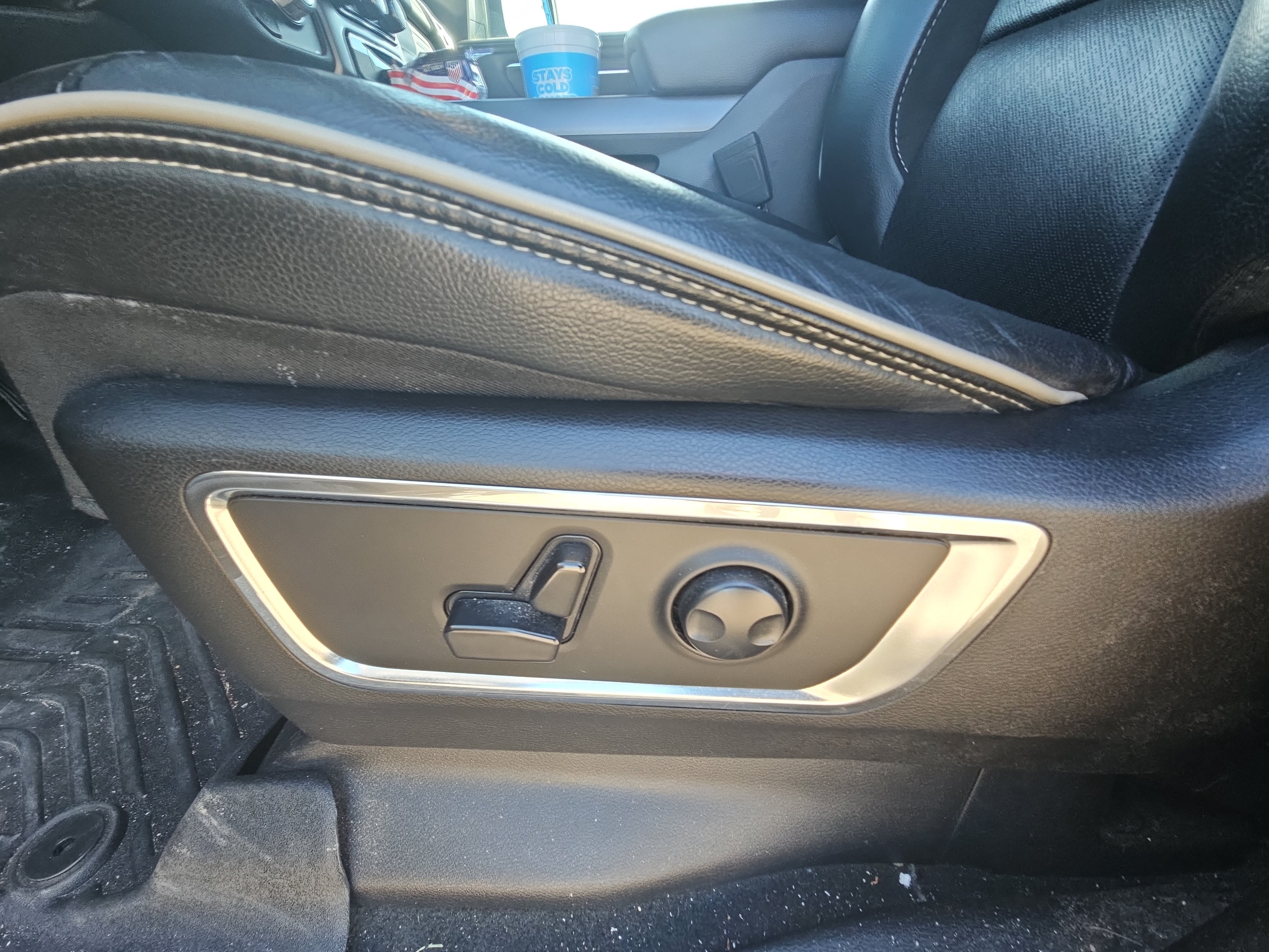 Used 2024 RAM 1500 Laramie AWD/4WD image 18