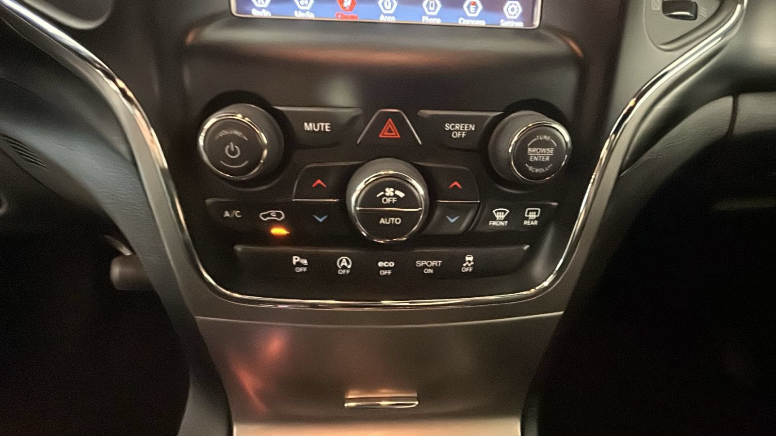 Used 2019 Jeep Grand Cherokee Laredo AWD/4WD image 25