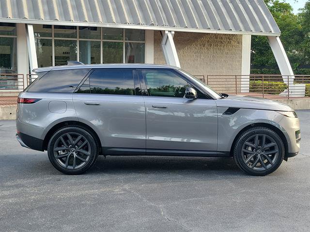 Used 2025 Land Rover Range Rover Sport SE AWD/4WD image 6