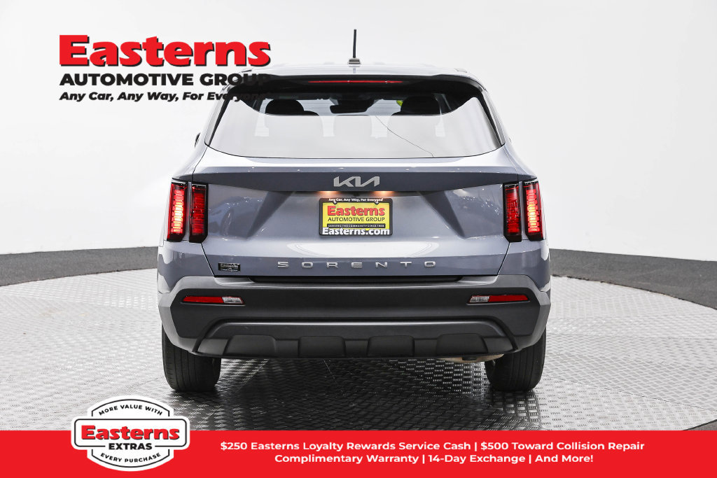 Used 2022 Kia Sorento LX FWD image 7
